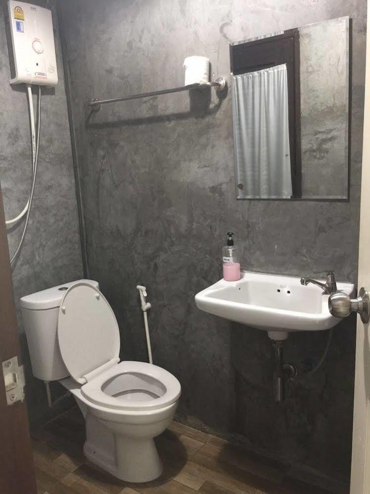Lanna Hostel Chiang Mai Buitenkant foto